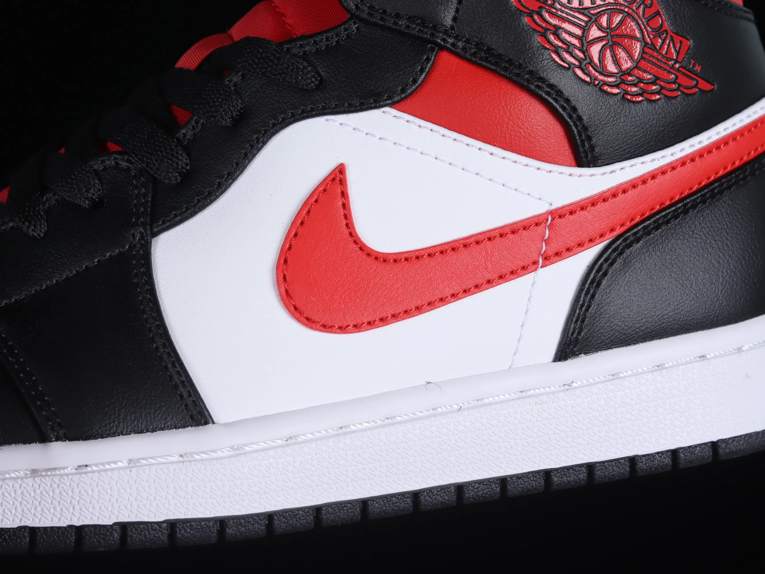 All categories Air Jordan Jordan series basketball shoes Air Jordan 1 Mid Air Jordan 1 Mid AJ1 Joe 1 black and white mid-top basketball shoes 554724-079